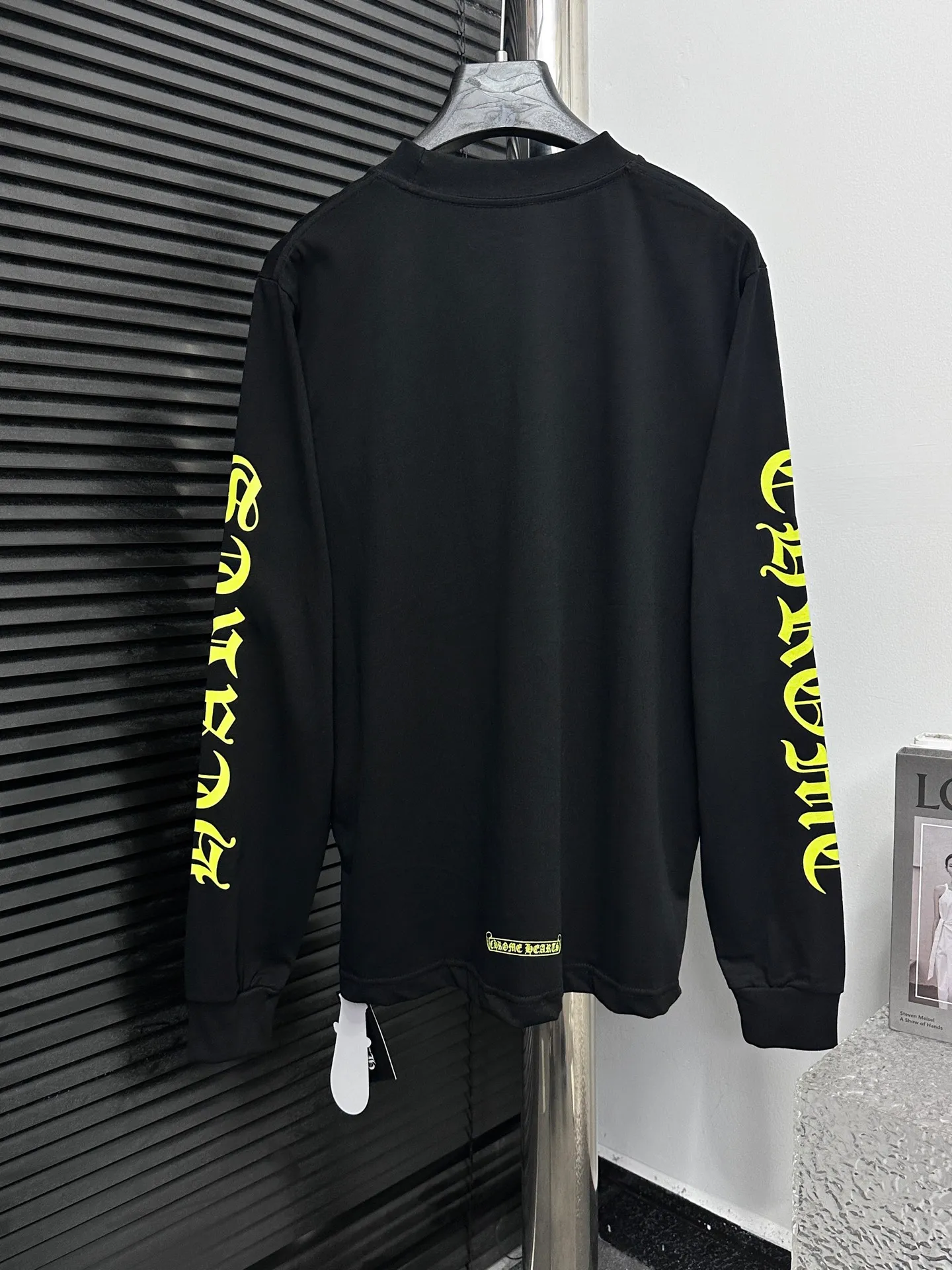 🅿️230 [Come Hearts] Crow Heart Graffiti Letters Limited Sanskrit Printed Long Sleeves, High Weight Threads on Collar and Cuffs, Custom Weaved and Dyed 280g Double Yarn Pure Cotton Fabric, Washed Anti-Counterfeiting Tags and other auxiliary labels are all correct versions, super conspicuous, super pretty, super stylish, same style for men and women! The overall upper body highlights fashion and individuality, and when worn together by a couple, it is a recommended T-shirt by the Street Ace!! Same style for men and women Size: XS-L
